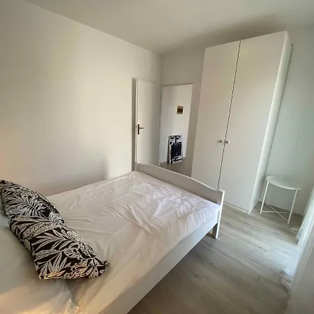 In With Two-bedrooms 10 Apartment