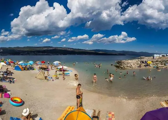 In With Two-bedrooms 10 *